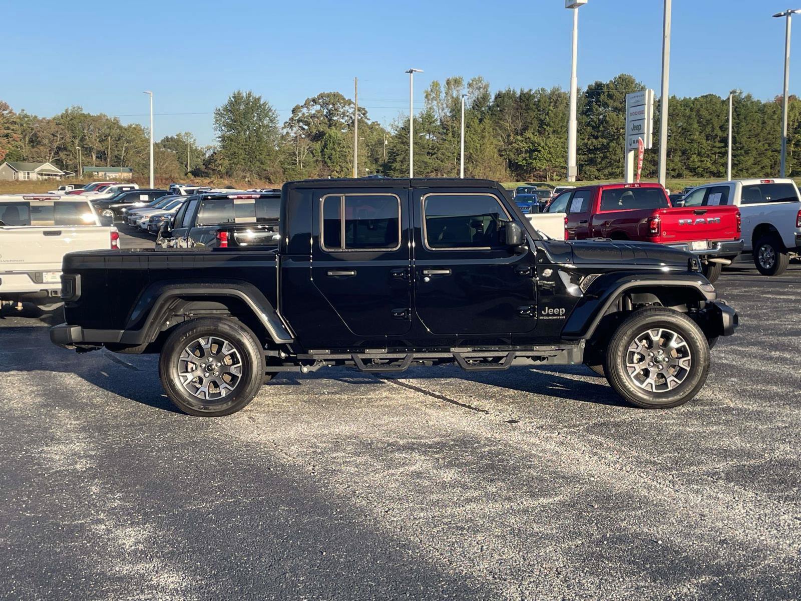 Certified 2026 Jeep Gladiator Sport AWD/4WD image 30