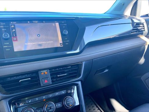 Used 2022 Volkswagen Taos SEL image 34