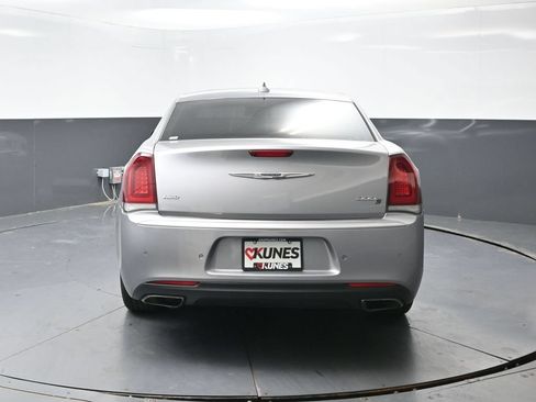 Used 2018 Chrysler 300 S w/ 300S Premium Group 2 AWD/4WD image 13