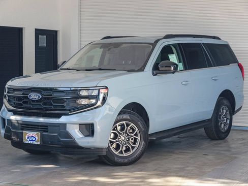 Certified 2025 Ford Expedition Active RWD image 1