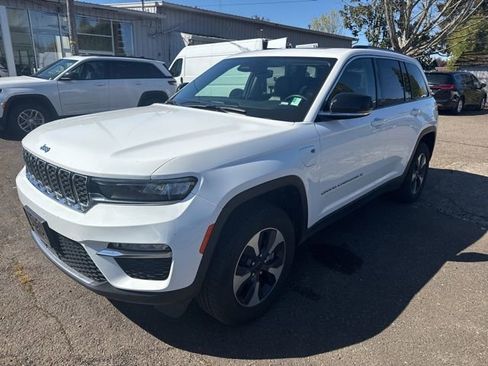 Used 2024 Jeep Grand Cherokee Limited 4xe image 2