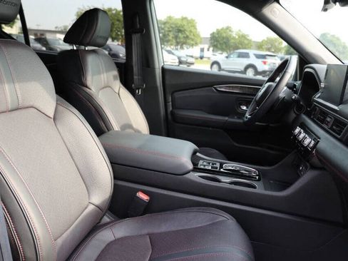 Used 2025 Honda Pilot Black Edition image 15