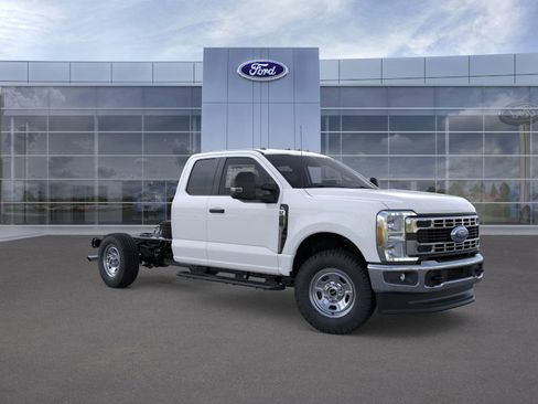 New 2025 Ford F350 XL w/ XL Chrome Package image 7