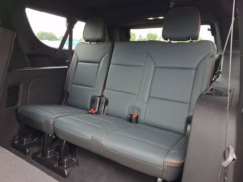 Used 2025 GMC Yukon XL AT4 AWD/4WD image 20