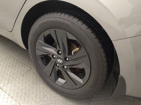 Used 2023 Hyundai Elantra SEL image 31