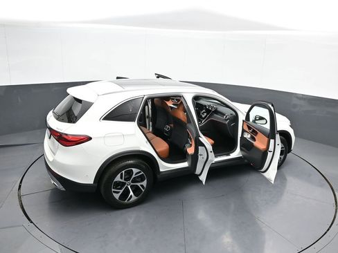 Used 2025 Mercedes-Benz GLC 350e 4MATIC image 49