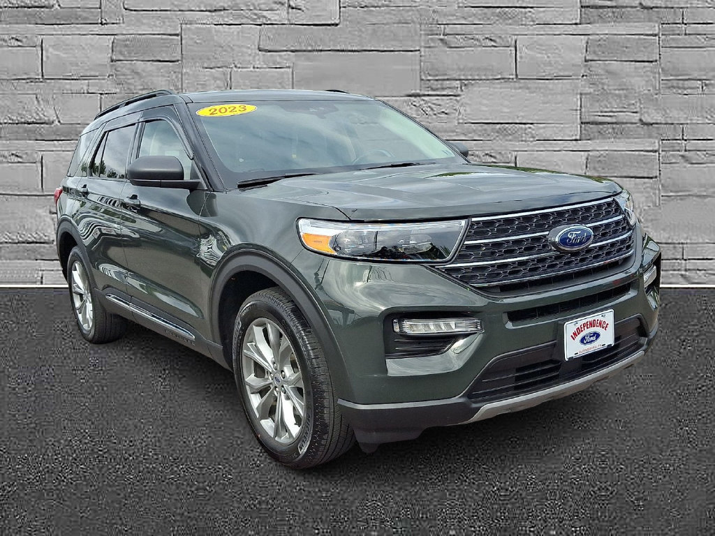 Certified 2023 Ford Explorer XLT w/ Equipment Group 202A AWD/4WD image 2