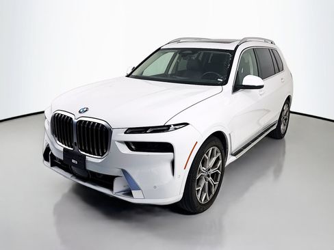 Used 2026 BMW X7 xDrive40i AWD/4WD image 3