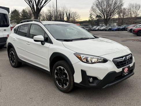 Used 2021 Subaru Crosstrek 2.0i Premium image 4