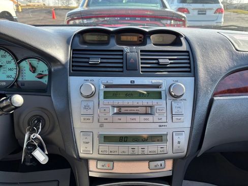 Used 2006 Toyota Solara Convertible image 25