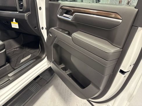 New 2026 Chevrolet Silverado 1500 RST w/ Dark Appearance Package AWD/4WD image 37