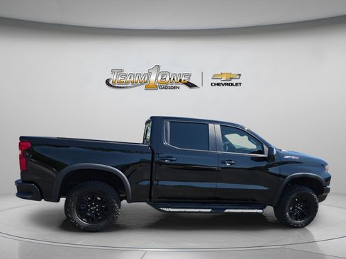 Used 2025 Chevrolet Silverado 1500 ZR2 w/ Technology Package image 9