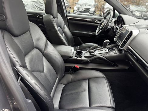 Used 2018 Porsche Cayenne image 39