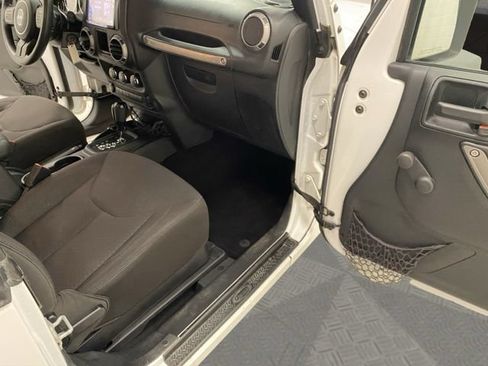 Used 2017 Jeep Wrangler Sport AWD/4WD image 18