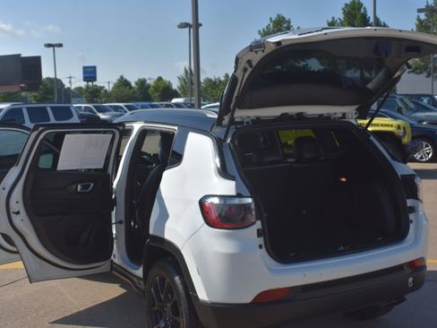 Used 2022 Jeep Compass Latitude w/ Sun and Sound Group AWD/4WD image 16