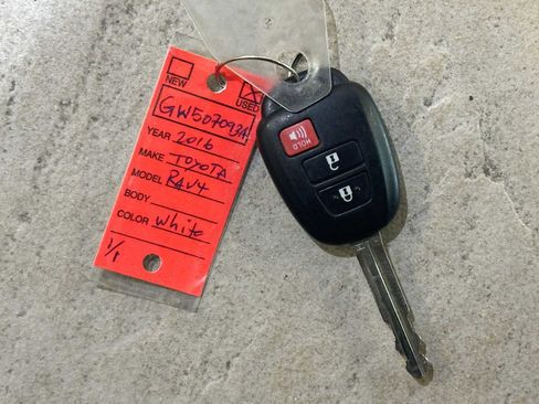 Used 2016 Toyota RAV4 LE image 32