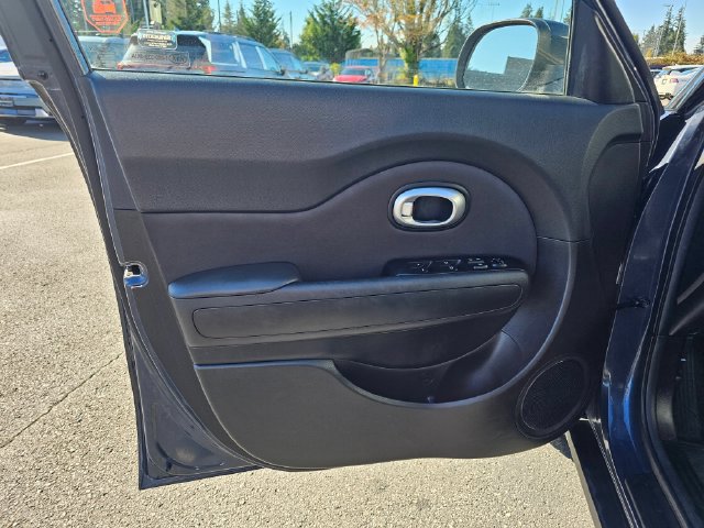 Used 2015 Kia Soul + FWD image 23