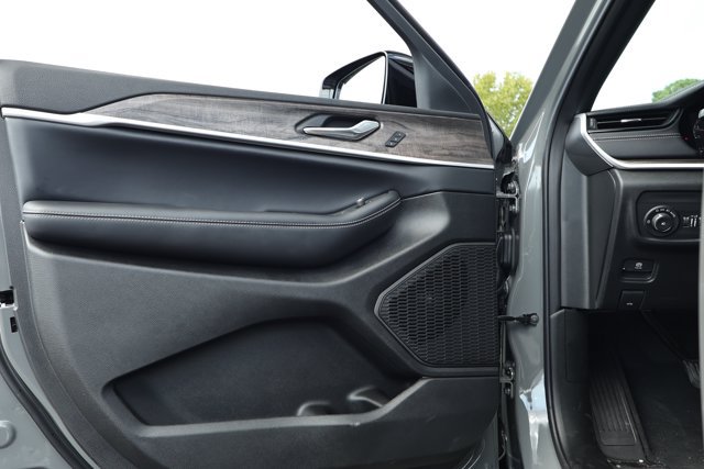 New 2027 Jeep Grand Cherokee Limited RWD image 23