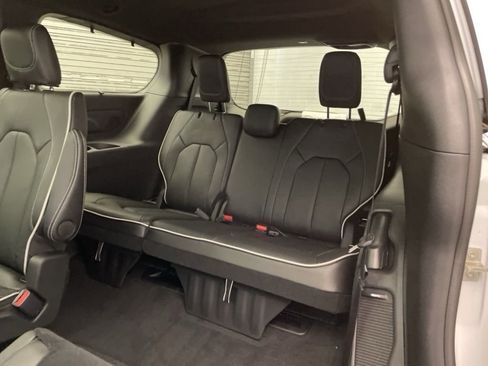 New 2026 Chrysler Pacifica Limited w/ Uconnect Theater Family Group image 20
