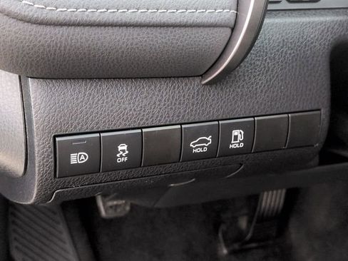 Used 2022 Toyota Camry SE FWD image 16
