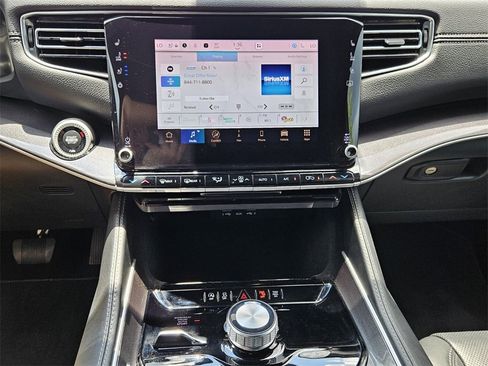 Used 2024 Jeep Wagoneer 4WD image 17