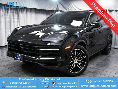 Used 2024 Porsche Cayenne AWD/4WD image 1