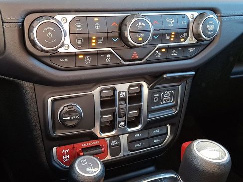 New 2025 Jeep Gladiator Mojave w/ Safety Group image 10