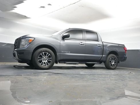 Used 2021 Nissan Titan SV w/ SV Convenience Package image 11