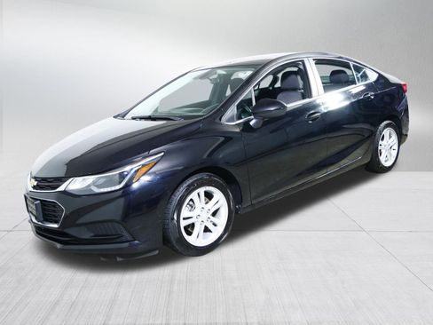 Used 2017 Chevrolet Cruze LT image 3