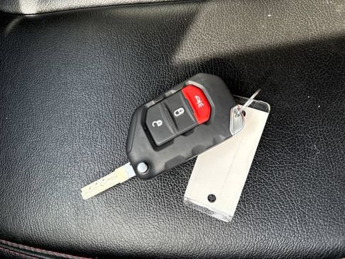 Used 2018 Jeep Wrangler Unlimited Rubicon AWD/4WD image 30