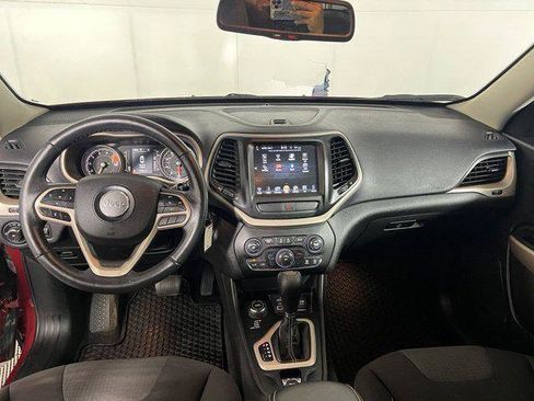 Certified 2017 Jeep Cherokee Latitude w/ Cold Weather Group AWD/4WD image 23
