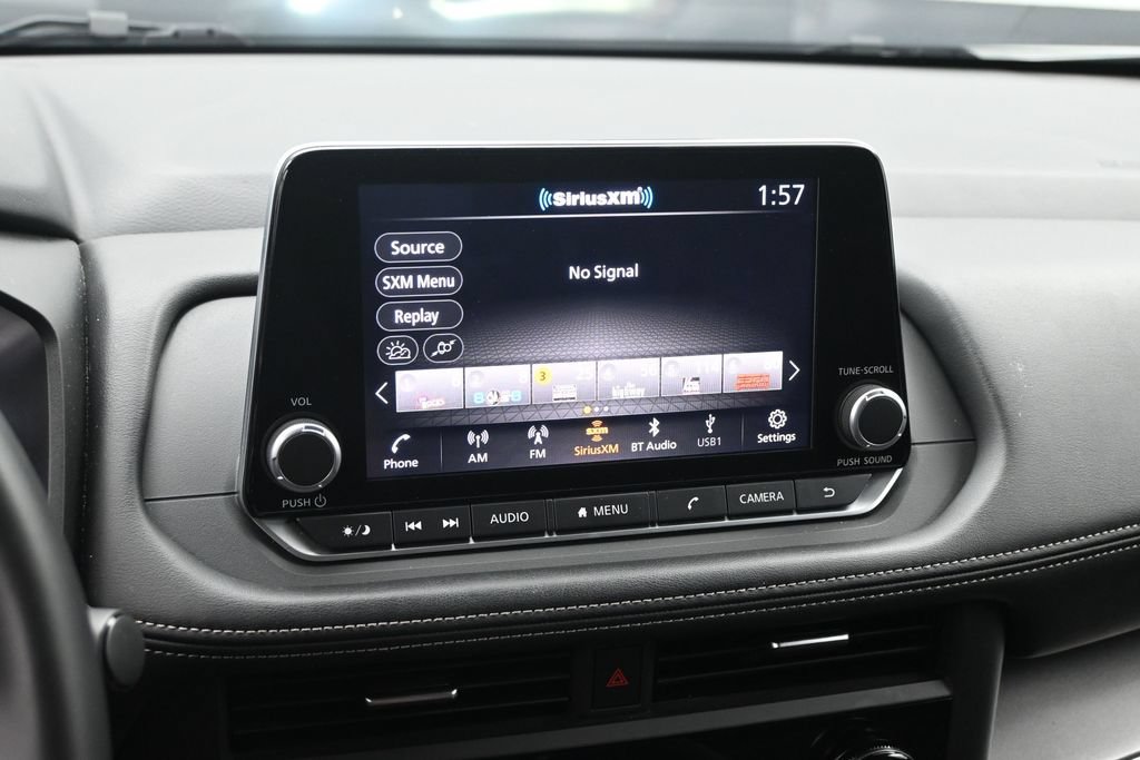 Used 2025 Nissan Rogue SV AWD/4WD image 15