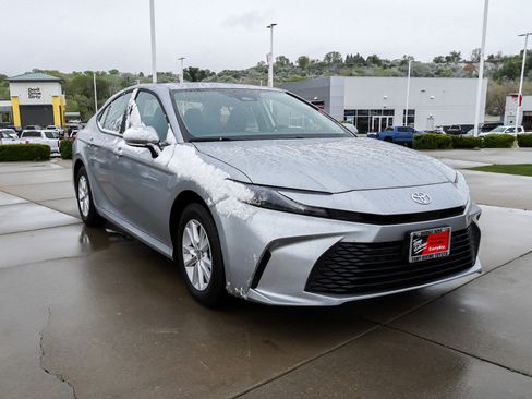 Certified 2025 Toyota Camry LE AWD/4WD image 2