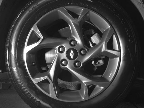 Used 2025 Chevrolet Trax LT FWD image 13
