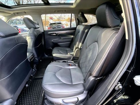 Used 2025 Toyota Highlander Platinum AWD/4WD image 20