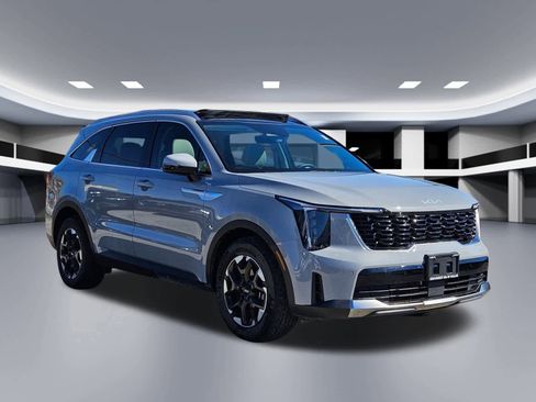 Certified 2025 Kia Sorento S w/ Panoramic Sunroof Package image 8