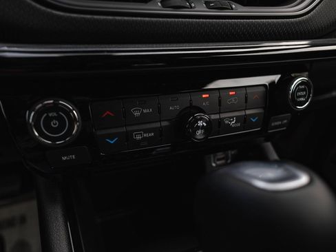 New 2025 Jeep Compass Latitude w/ Sun & Sound Group image 14