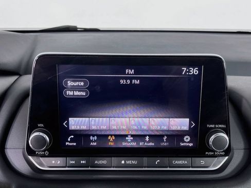 Used 2024 Nissan Rogue S AWD/4WD image 19