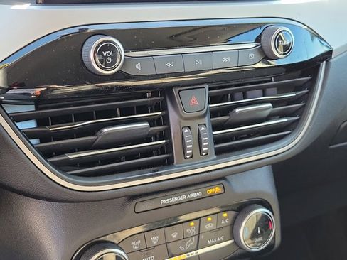 Used 2022 Ford Escape SE w/ SE Sport Appearance Package image 29