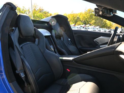 Used 2021 Chevrolet Corvette Stingray Premium Conv w/ Z51 Performance Package image 9