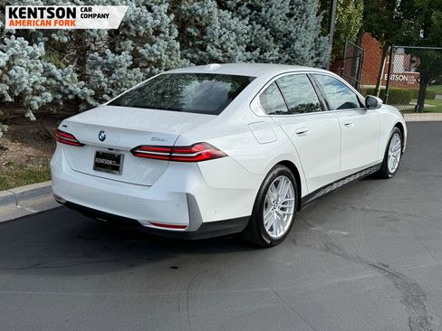 Used 2025 BMW 530i xDrive image 9