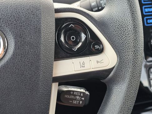 Used 2017 Toyota Prius Two image 28