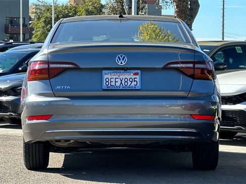 Used 2019 Volkswagen Jetta SE image 6