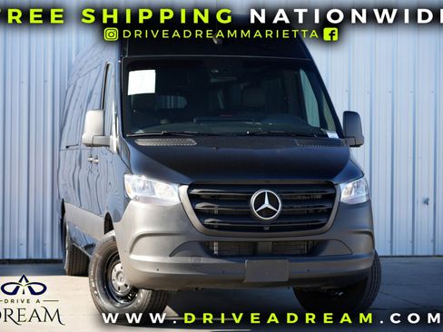 Used 2024 Mercedes-Benz Sprinter 2500 image 2