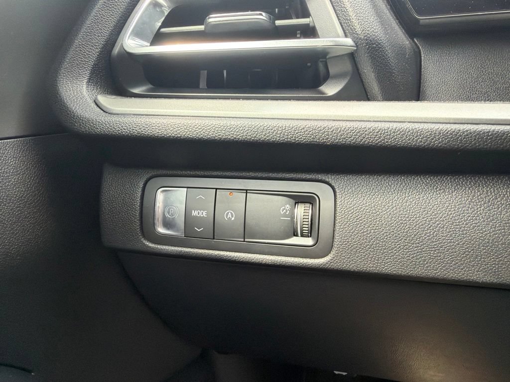 Used 2026 Chevrolet Traverse LT w/ Driver Confidence Package FWD image 32
