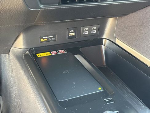 Used 2025 Toyota Camry LE image 27