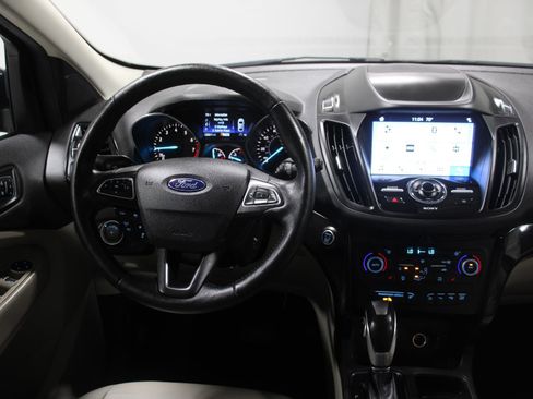 Used 2019 Ford Escape Titanium image 2