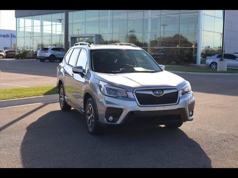 Used 2021 Subaru Forester Premium image 2
