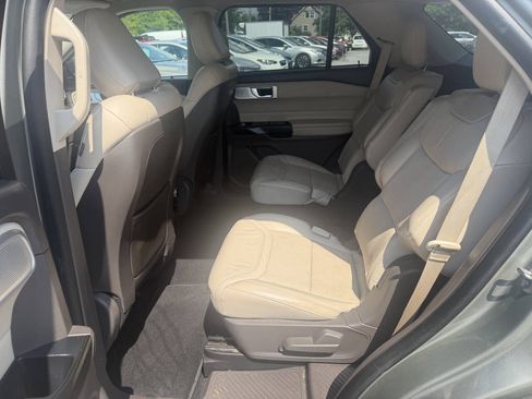Used 2020 Ford Explorer Platinum w/ Premium Technology Package AWD/4WD image 13