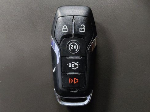 Used 2017 Lincoln MKX Reserve w/ Driver Assistance Package FWD image 32